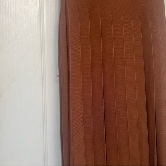 Apparalel Elegant Brown Pleated Knit Maxi Skirt size Medium - Picture 3 of 5